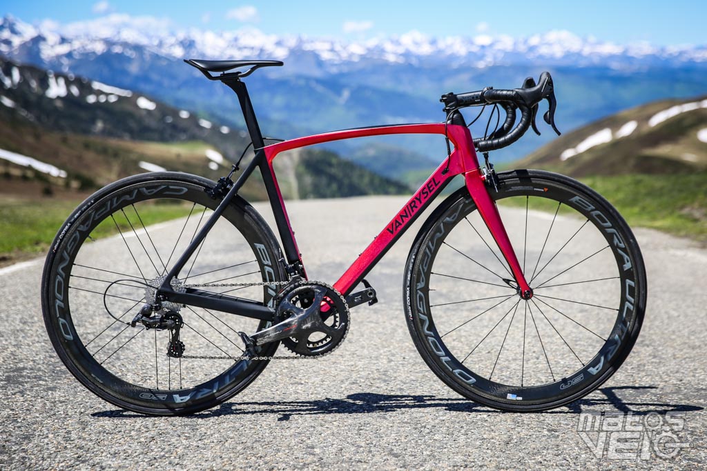 http://www.matosvelo.fr/public/Actu/Van_Rysel/RCR_Ultra_Super_Record_Rosso_Edition/Van-Rysel-RCR-Ultra-Super-Record-Rosso-Edition-003.jpg
