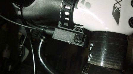 2013-Shimano-Dura-Ace-Di2-9070-charging-port01.jpg
