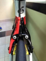 2012-Cervelo-P5-Triathlon-Bike-front-hydraulic-brake02.jpg