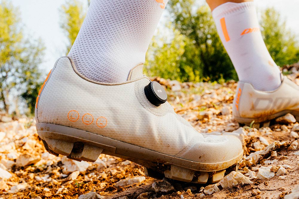 DMT IAAN : une nouvelle chaussure gravel/off-road pensée pour l'aérodynamisme et le confort