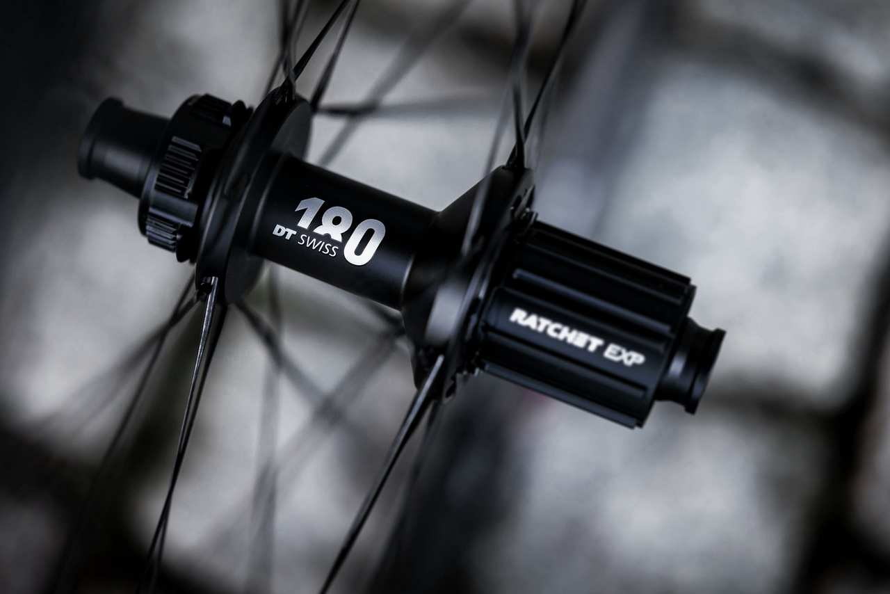 10 Rayons DT Swiss Aero VTT – Lames Traction Droite – 276 Mm – Rouge – Acier