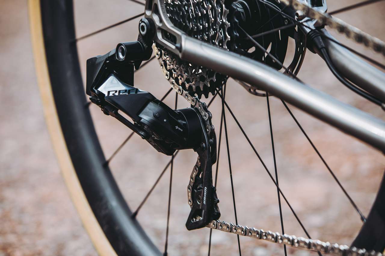 Dérailleur arrière route SRAM Red eTap AXS D1 12 V - cage moyenne - Vélos