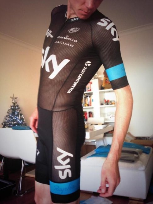 Froome-tenue-chrono-resille.jpg
