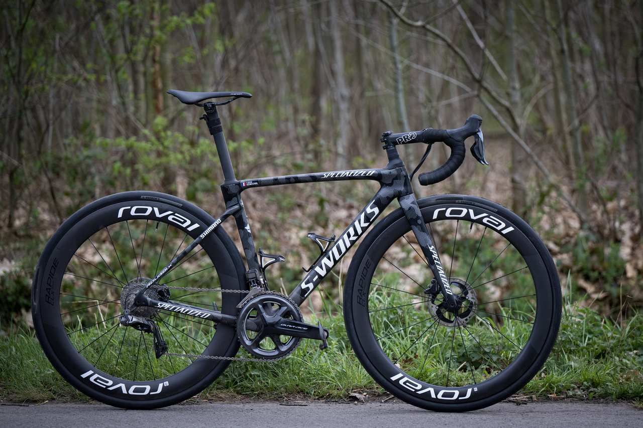L armada Specialized Roubaix sur Paris Roubaix 2022 Matos velo actualites velo de route gravel et tests de materiel cyclisme