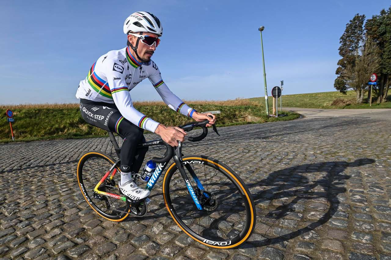 L équipe Deceuninck Quick Step Continue Avec Shimano Et Les Cintres Pro Pour 2021 Matos Vélo