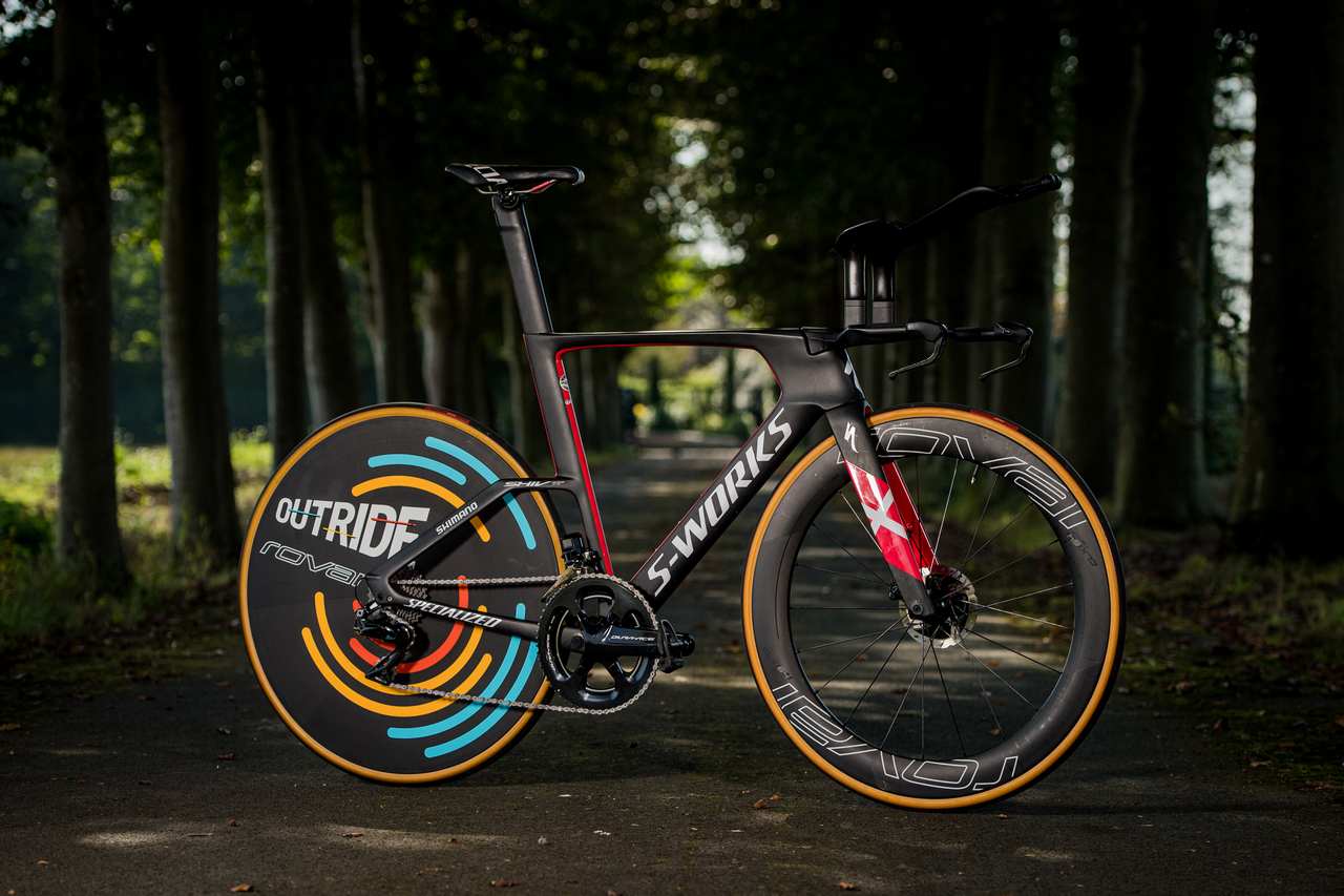 60 dents pour le plateau, 8kg pour le poids, un guidon moulé spécialement  pour lui : voici le vélo de Remco Evenepoel pour le contre-la-montre 