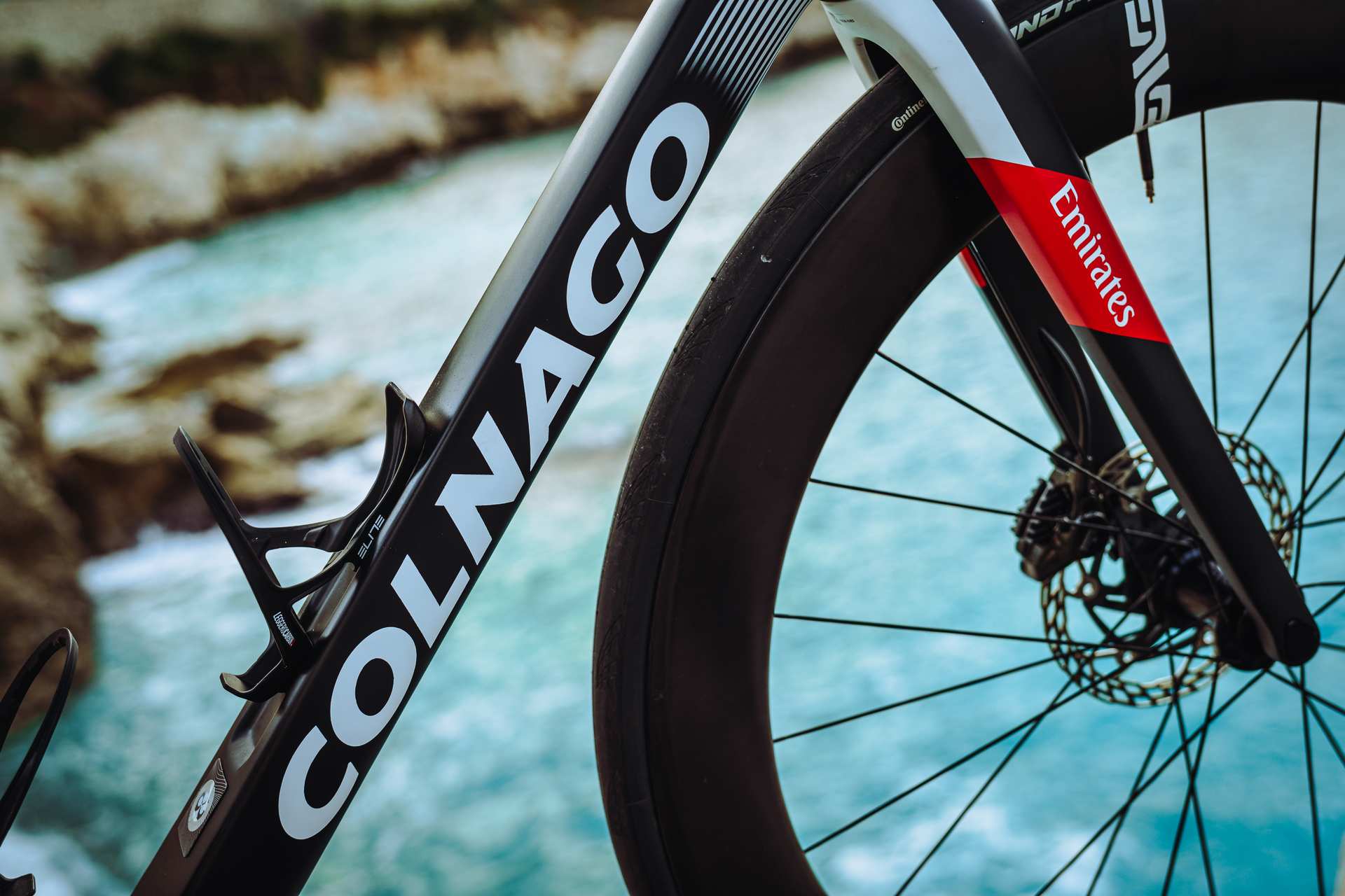 Colnago dévoile la nouvelle livrée du V4Rs pour l'équipe UAE en 2024