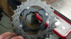 2013-Shimano-Dura-Ace-Di2-9070-carbon-cassette01.jpg