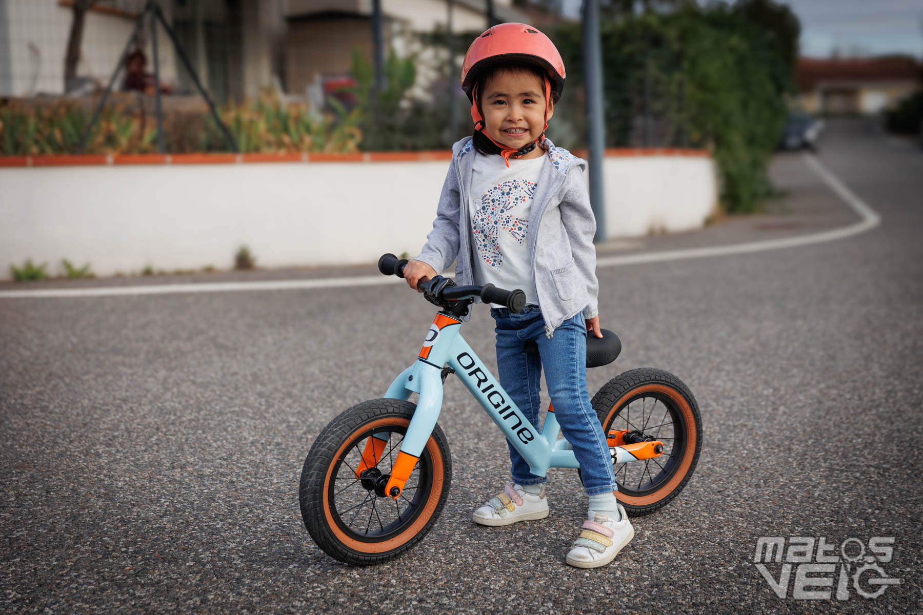 De la draisienne au vélo sans petites roues : les avis des parents