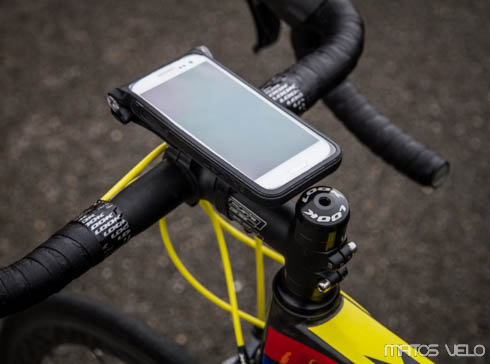 Test – Support téléphone universel Rouclo en silicone élastique, simplicité  et polyvalence - Transition Vélo