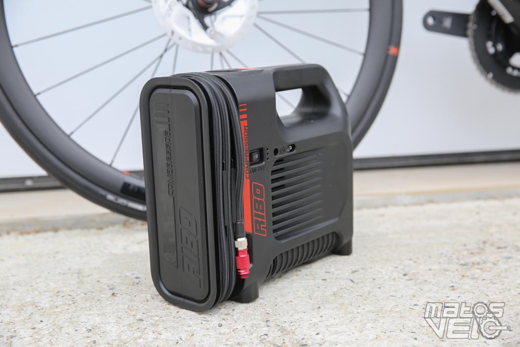 Mini compresseur velo decathlon deals
