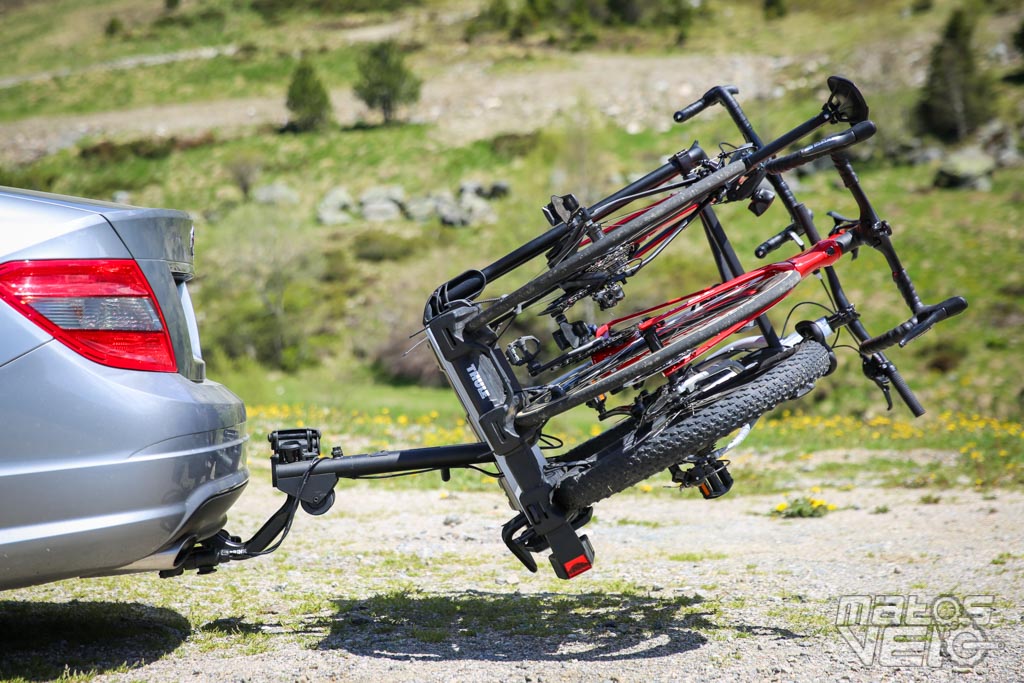 Porte-vélo Thule EasyFold XT 3 pour 3 vélos électriques lourds sur boule  d'attelage - Équipement auto