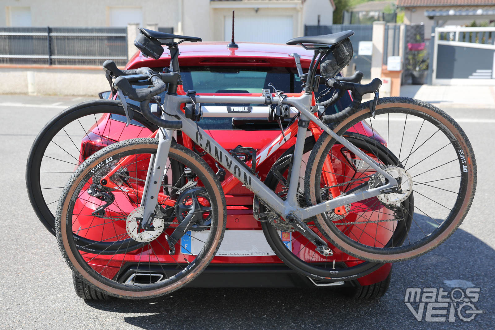 Porte vélo sur coffre de voiture et sur hayon