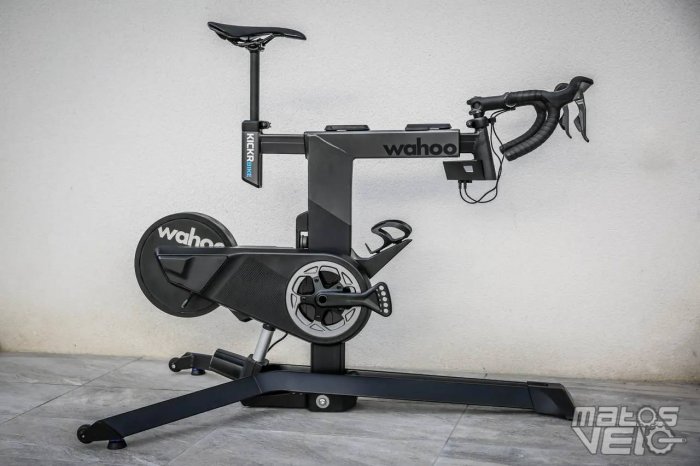 Essai du Wahoo Kickr Bike, le vélo d'intérieur intelligent qui place la  barre très haut - Matos vélo, actualités vélo de route et tests de matériel  cyclisme