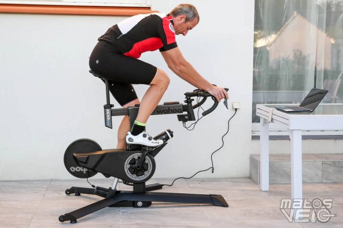 Essai du Wahoo Kickr Bike, le vélo d'intérieur intelligent qui place la  barre très haut - Matos vélo, actualités vélo de route et tests de matériel  cyclisme