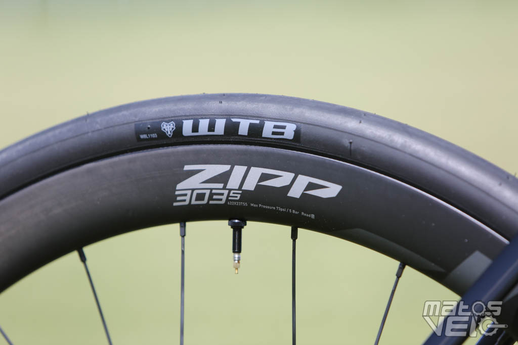 Roues vélo carbone Zipp 303 S pour freinage disque de 45mm de hauteur