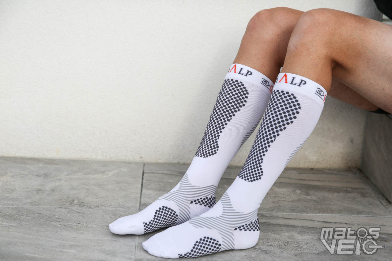 Essai des chaussettes de compression défatigantes CIMALP - Matos vélo,  actualités vélo de route et tests de matériel cyclisme